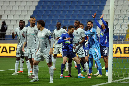 Kasımpaşa - Kocaelispor Maçında İlk Yarı Sona Erdi: Karşılıklı Goller, Nefes Kesen Mücadele!