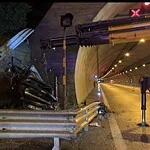 Kuzey Marmara'da Otomobil Tünel Girişine Saplandı 1 Ölü