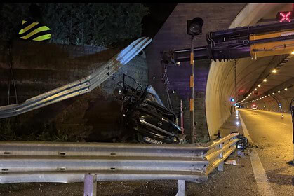 Kuzey Marmara'da Otomobil Tünel Girişine Saplandı 1 Ölü