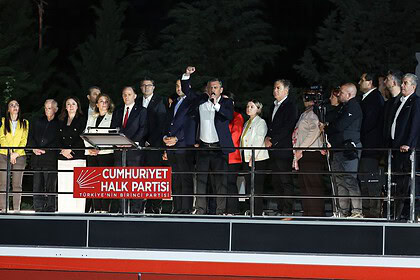 Özgür Özel'den Mahkeme Kararı Sonrası Sert Açıklama: "Baba Ocağında Nöbetteyiz"