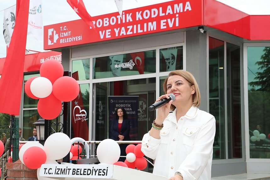 İzmit Belediyesi Robotik Kodlama ve Yazılım Evi Açıldı!