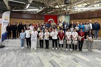 Gölcük’te Zekâ Hamleleri Yarıştı: 11. Geleneksel Satranç Turnuvası Şampiyonlarını Seçti!