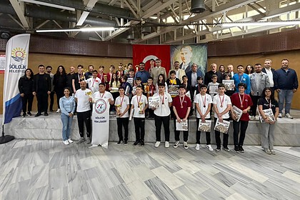 Gölcük’te Zekâ Hamleleri Yarıştı: 11. Geleneksel Satranç Turnuvası Şampiyonlarını Seçti!