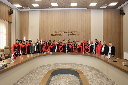 Darıca Belediye Başkanı Muzaffer Bıyık Şampiyonları Ağırladı: Almanya’dan Altın Madalyayla Döndüler!