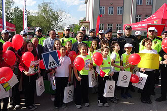 Kocaeli’de Minik Trafik Dedektifleri Sahada! Trafik Haftası’nda Sürücülere "Kurallara Uyun" Çağrısı