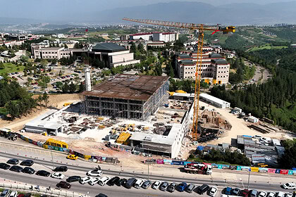 Umuttepe’de 5 Bin Kişilik Cami ve 477 Araçlık Otopark Projesi Hızla Yükseliyor!