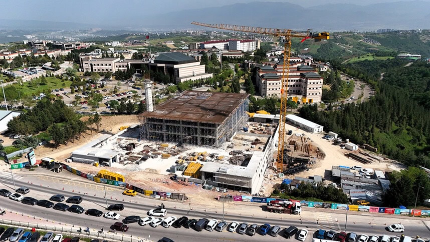 Umuttepe’de 5 Bin Kişilik Cami ve 477 Araçlık Otopark Projesi Hızla Yükseliyor!