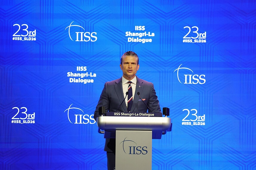 ABD Savunma Bakanı Hegseth’ten Dünyayı Sarsacak Çıkış: "İran'a yönelik saldırıları yeniden başlatmaya hazırız!"