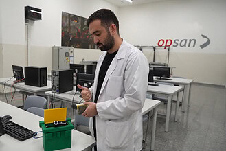 Kocaelili Teknik Liselilerden Ödüllü Proje: "Freshcore Akıllı Çöp Tasarımı"
