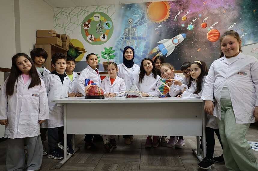 Başiskele’de Bilim Yuvası: Çocuk Üniversitesi’nde 600 Genç Dâhi Geleceği Şekillendiriyor!
