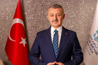 Büyükakın'dan Anneler Günü Mesajı: Medeniyetin Mimarı