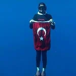 Buzlar Kraliçesi'nden Dünya Rekoru: Tek Nefeste 141 Metre
