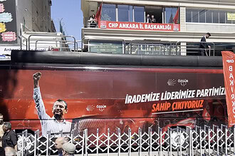 Ankara'da Hareketli Gün: CHP İl Başkanlığı Önünde Geniş Güvenlik Önlemleri!