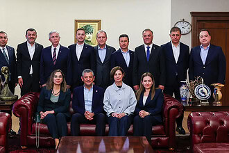 CHP'li Başkanlardan Özel'e Destek: 45 Günde Olağanüstü Kurultay