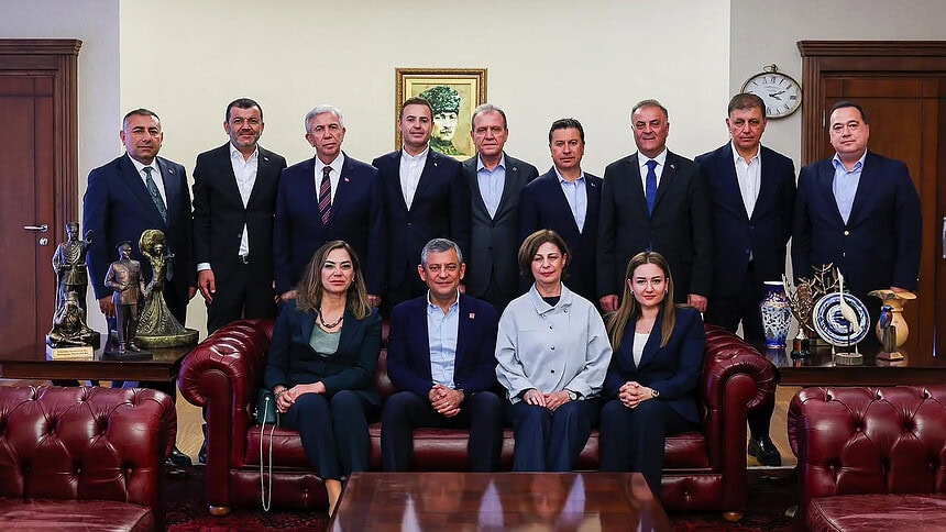 CHP'li Başkanlardan Özel'e Destek: 45 Günde Olağanüstü Kurultay