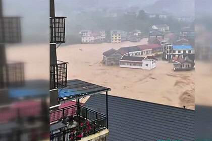 Çin'de Sel Felaketi: 10 Ölü, Sokaklarda Balık Yüzüyor