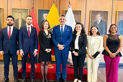 Ekvador Meclisi'nden Türk Büyükelçi Yalçın'a Onur Nişanı
