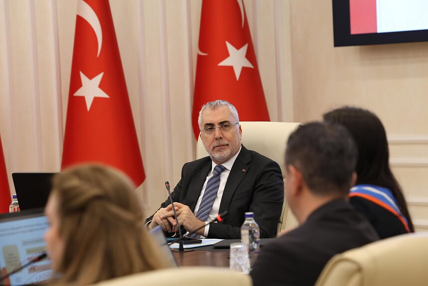 2026 Emekli Kurban Bayramı İkramiyesi Ne Zaman Yatacak? Bakan Işıkhan Tarih Verdi!