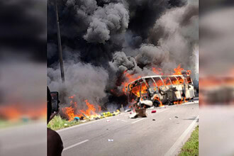 Endonezya'da Tanker ve Otobüs Çarpıştı: 16 Ölü