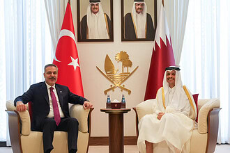Fidan Doha'da Katar Başbakanı Al Thani ile Görüştü