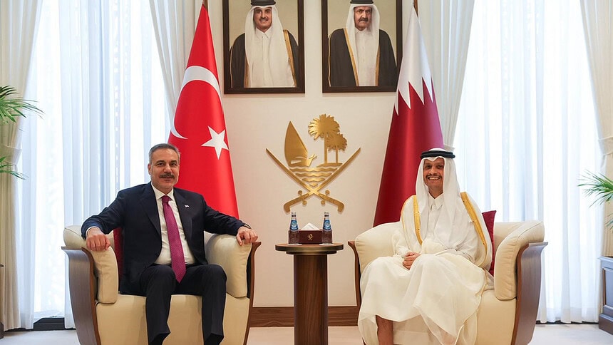 Fidan Doha'da Katar Başbakanı Al Thani ile Görüştü