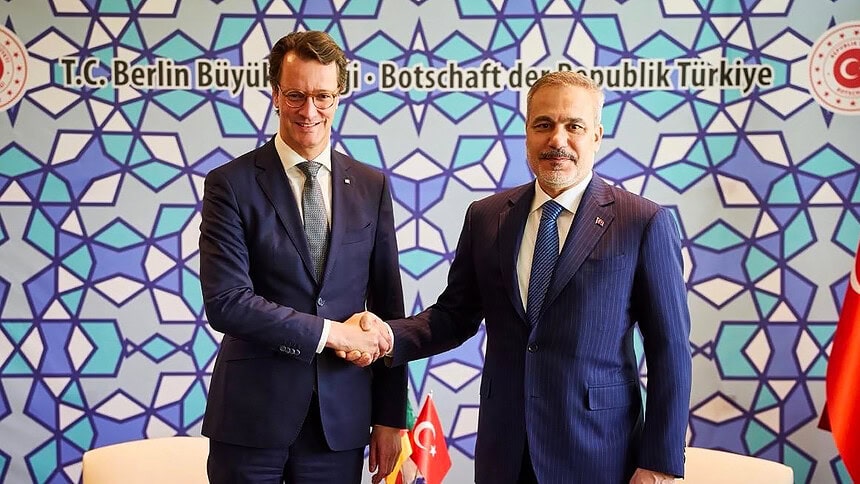 Fidan'dan Berlin'de Kritik Görüşme: 500 Bin Türk Gündemde
