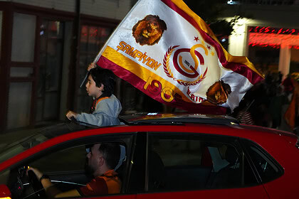 Galatasaray 26. Şampiyonluğunu Sokaklarda Kutladı