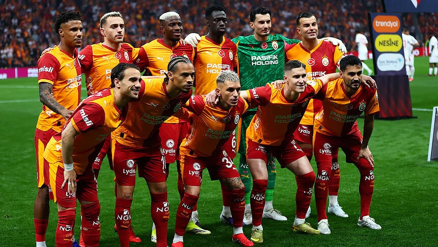 Galatasaray Üst Üste 4. Kez Şampiyon: 26. Kupa Müzede