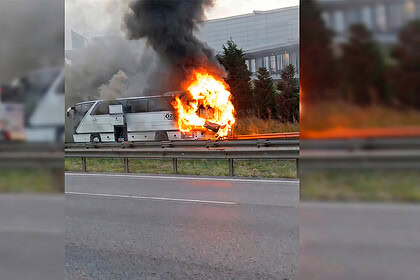 Gebze TEM'de Otobüs Alev Aldı: Yolcular Tahliye Edildi