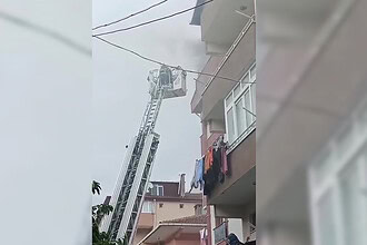Gebze'de 5 Katlı Binanın Terasında Yangın Paniği