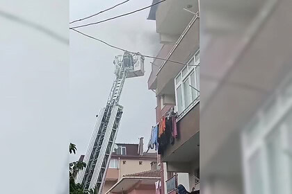 Gebze'de 5 Katlı Binanın Terasında Yangın Paniği