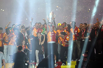 2026 Süper Lig Şampiyonu Galatasaray Kupasını Aldı: RAMS Park Şampiyonluk Kutlamaları!