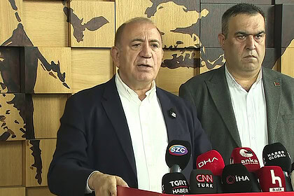 Gürsel Tekin: Kapıları ve Resimleri Kırmışlar
