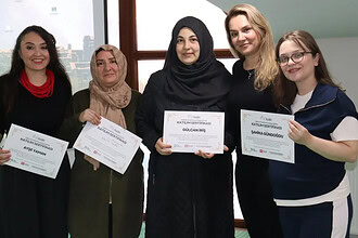 İzmit İZGİM'de Anne Adaylarının Sertifika Gururu: Gebelik Eğitimi Tamamlandı!