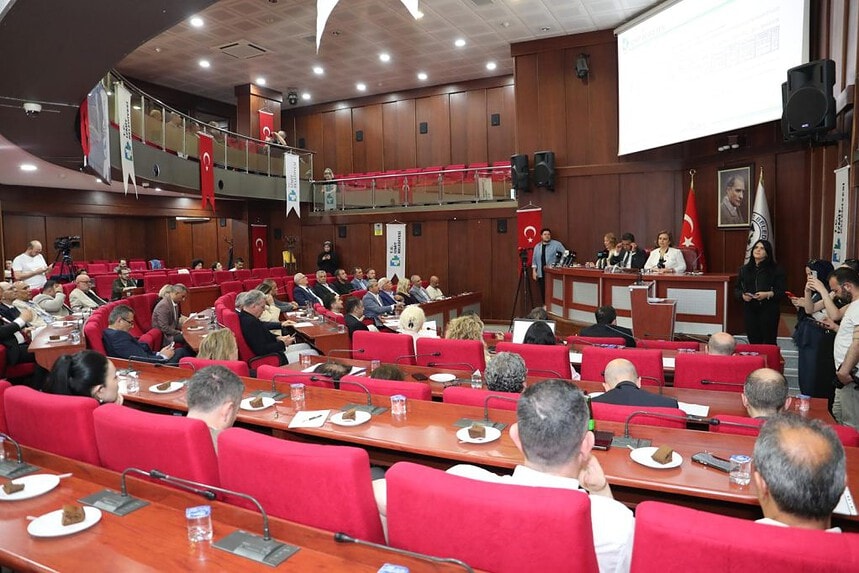 İzmit Belediyesinde Borç Krizi Bitiyor mu? İşte Ağustos Ayı İçin Verilen O Tarih!
