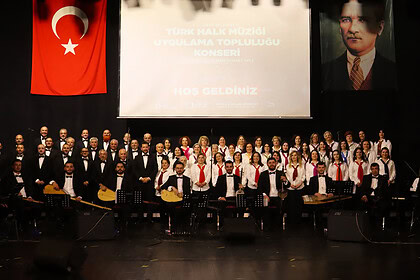 İzmit'te Türk Halk Müziği Gecesi: Türküler Hep Bir Ağızdan