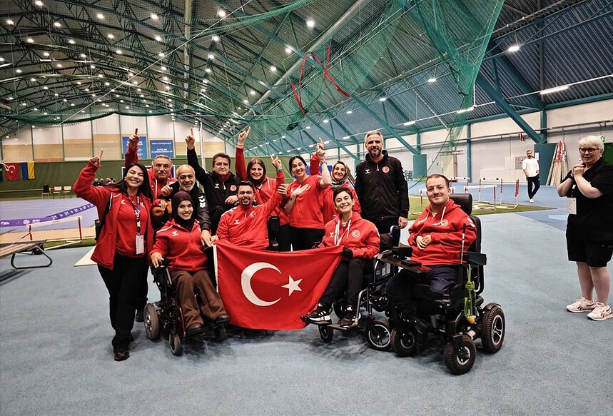 Finlandiya’da Kağıtspor Rüzgarı: Havva Alyurt'dan Dünya Üçüncülüğü!