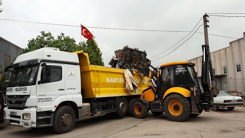 Kartepe Belediyesi'nden Bayram Temizliği: Tankerler Sahada