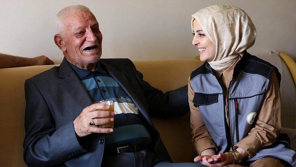 Kartepe'de Alo Evlat'tan Yaşlılara Bayram Ziyareti