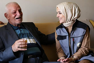 Kartepe'de Alo Evlat'tan Yaşlılara Bayram Ziyareti