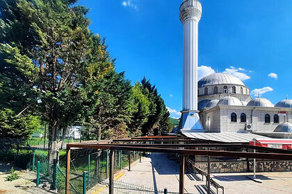 Kocaeli'de Bayram Mesaisi: Camilerde Zemin ve Boya Yenileniyor