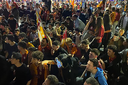 Kocaeli'de Galatasaray Kutlaması: Trabzonlu Taraftar Katıldı