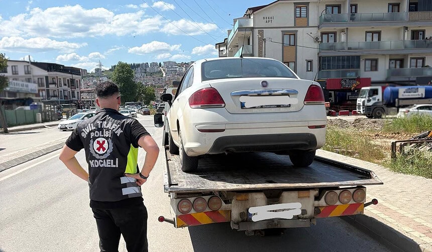 Kocaeli'de Korsan Taksi Operasyonu: Sürücüye 100 Bin, Yolcuya 3 Bin 870 TL Ceza!