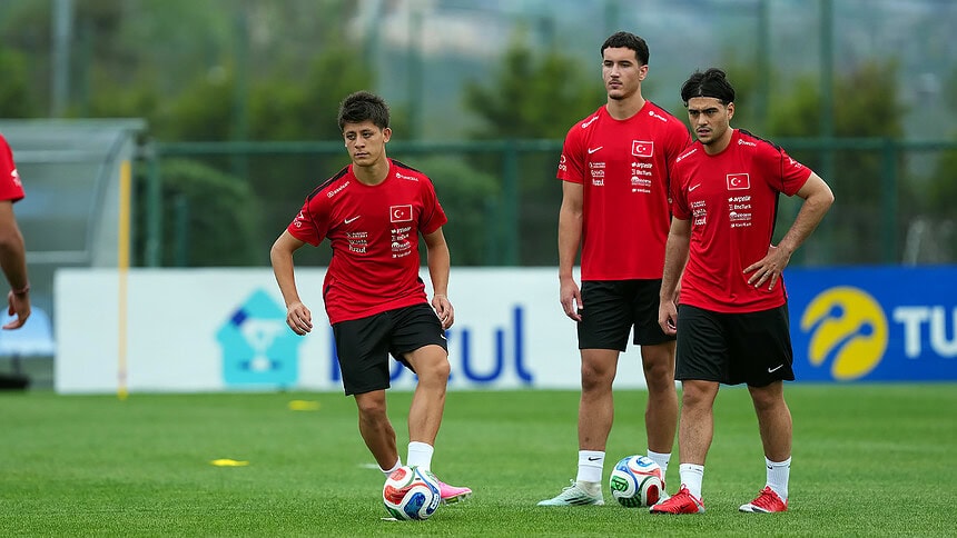 Milli Takım Riva'da Sahada: Çalhanoğlu Bireysel Çalıştı
