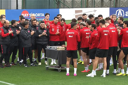 Milli Takım'da Riva Mesaisi: Montella'dan Basına Jest