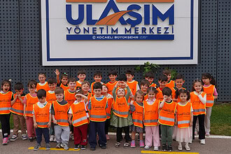 Miniklere Uygulamalı Trafik Eğitimi: Dev Ekranlar İlgi Çekti