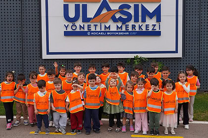 Miniklere Uygulamalı Trafik Eğitimi: Dev Ekranlar İlgi Çekti