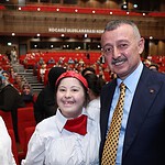 Sevginin Ritmi Engel Tanımadı: Down Sendromlu Gençlerden Büyükakın’a Duygulandıran Sürpriz!