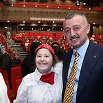 Sevginin Ritmi Engel Tanımadı: Down Sendromlu Gençlerden Büyükakın’a Duygulandıran Sürpriz!