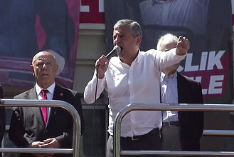 Özgür Özel’den Ankara’da Tarihi Çıkış: "Biz Atanmış Değil, Seçilmiş CHP'yiz!"